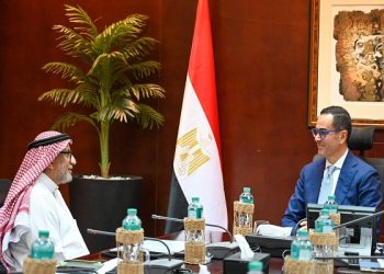 وزير الاستثمار يلتقي رئيس مجموعة عبد المحسن الحكير القابضة لبحث مشروعات المجموعة بالسوق المصري
