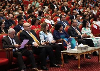 وزيرة التنمية المحلية تشارك في حفل تخرج طلاب الثانوية العامة وتكريم المتفوقين في كلية رمسيس الجديدة