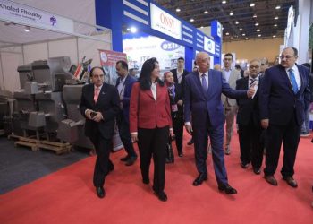 وزير السياحة يفتتح المعرض الدولي لتجهيزات الفنادق والمنشآت السياحية