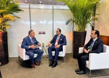 رئيس هيئة الرعاية الصحية يتسلم شهادة ودرع الاعتماد الدولي JCI للمجمع الطبي بالإسماعيلية