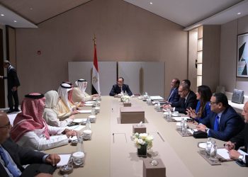 رئيس الوزراء يلتقي وزير الاستثمار السعودي لبحث ملفات الاستثمار ذات الاهتمام المشترك