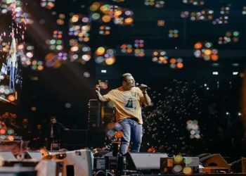 عمرو دياب يحيى حفل غنائي في الكويت