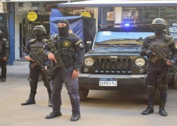 مصرع عنصر إجرامى وضبط 4 آخرين فى مداهمة بؤرة خطرة بدمياط