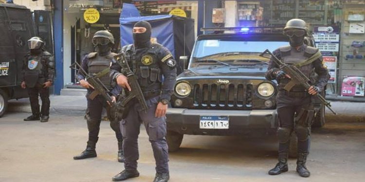 مصرع عنصر إجرامى وضبط 4 آخرين فى مداهمة بؤرة خطرة بدمياط