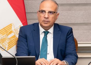 وزير الري يلتقى مدير عام جهاز مشروعات أراضى القوات المسلحة