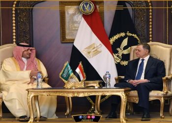 وزير الداخلية يعقد جلسة مباحثات موسعة مع وزير الداخلية السعودي