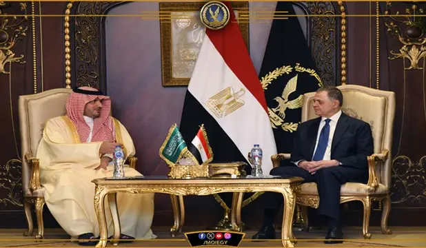 وزير الداخلية يعقد جلسة مباحثات موسعة مع وزير الداخلية السعودي