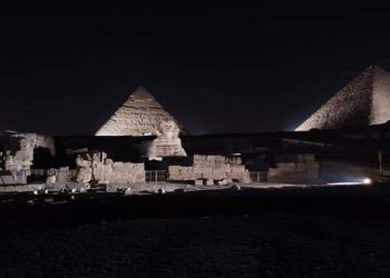 إضاءة أهرامات الجيزة وتمثال أبوالهول لمدة ساعتين احتفالا باليوم العالمي للسياحة