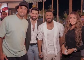 تامر حسني لأصدقائه: نورتوني أنا وأخويا يا أعز الناس