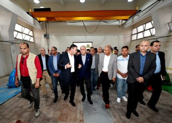 وزير الإسكان ومحافظ الأقصر يتابعان سير العمل بمحطة تنقية مياه الشرب بمدينة طيبة الجديدة