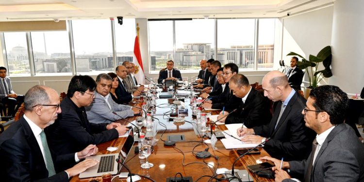 وزير الإسكان يتابع مع مسئولى شركة “CSCEC” الصينية موقف المشروعات التى تنفذها الشركة بالعاصمة الإدارية والعلمين الجديدة