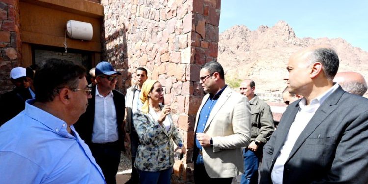 وزير الإسكان يتفقد المنتجع السياحي الجبلى والنزل البيئي بمدينة سانت كاترين