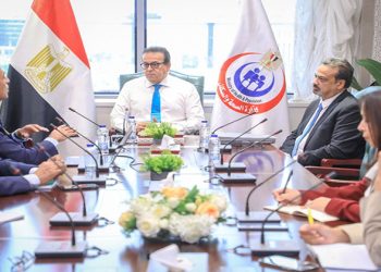 وزير الصحة والسكان يتابع الخطوات التنفيذية لتفعيل الهيكل المؤسسي للوزارة