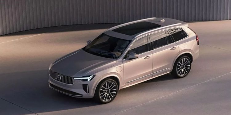فولفو تقدم نسختها المطورة من XC90 بقدرات كهربائية