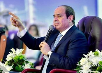 الرئيس السيسي يجتمع مع رئيس الوزراء ووزيرا الكهرباء والمالية