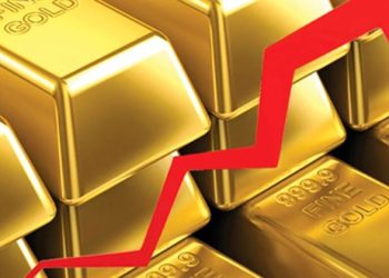 الذهب يسجل قمة تاريخية جديدة عند 2612 دولارا