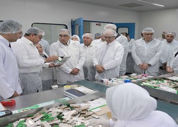 رئيس الوزراء يتفقد مصنع “أكديما انترناشيونال” التابع للشركة العربية للصناعات الدوائية والمستلزمات الطبية “أكديما”
