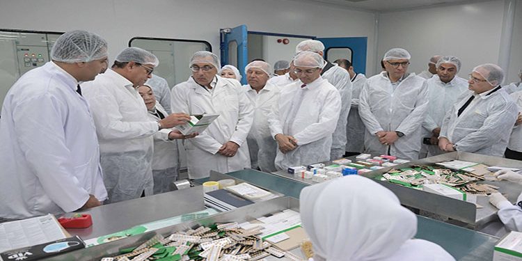 رئيس الوزراء يتفقد مصنع “أكديما انترناشيونال” التابع للشركة العربية للصناعات الدوائية والمستلزمات الطبية “أكديما”