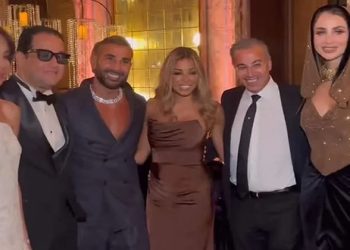 بفستان ملفت.. أول ظهور لـ أحمد سعد وطليقته بعد عودتهما