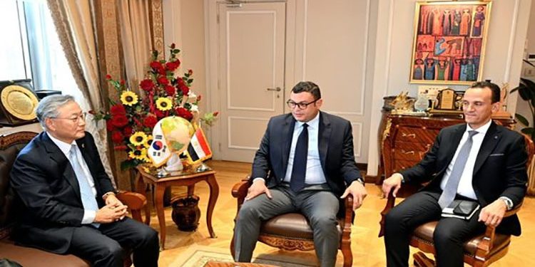 وزير الإسكان يستقبل سفير كوريا الجنوبية بالقاهرة للتهنئة بتوليه حقيبة الإسكان