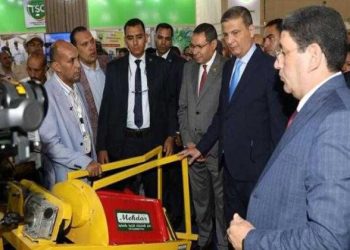 وزير الزراعة خلال تفقده لمعرض صحاري يؤكد على إهتمام الدولة بتوطين تكنولوجيا الزراعة وتصنيع الالات والمعدات في مصر