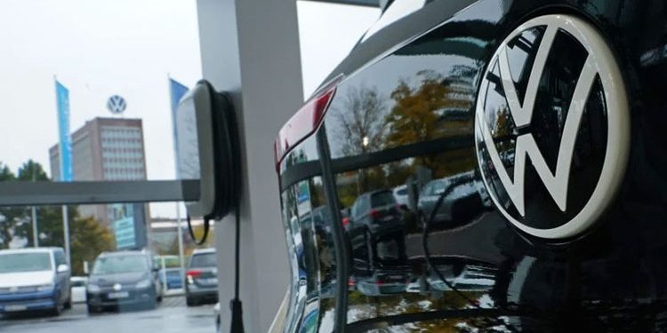 فولكس فاجن تغلق أحد مصانعها وتسرح العاملين.. أعرف التفاصيل الكاملة؟!