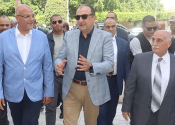 وزير قطاع الأعمال يلتقي محافظ القليوبية ونواب البرلمان في مستهل زيارته لشركة النصر للكيماويات الدوائية
