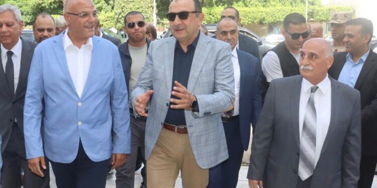 وزير قطاع الأعمال يلتقي محافظ القليوبية ونواب البرلمان في مستهل زيارته لشركة النصر للكيماويات الدوائية