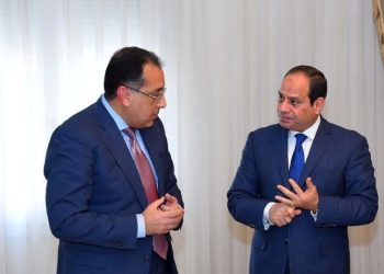 الرئيس السيسي يجتمع مع رئيس الوزراء ووزير الاستثمار