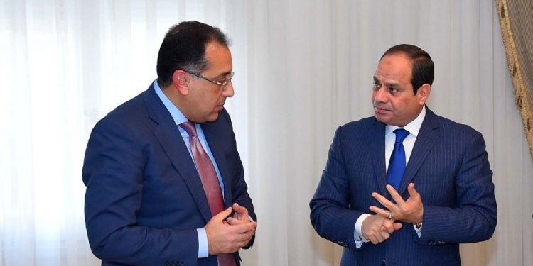 الرئيس السيسي يجتمع مع رئيس الوزراء ووزير الاستثمار