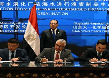 رئيس الوزراء يشهد توقيع عقد إنشاء مجمع صناعي عالمي بالمنطقة الاقتصادية لقناة السويس