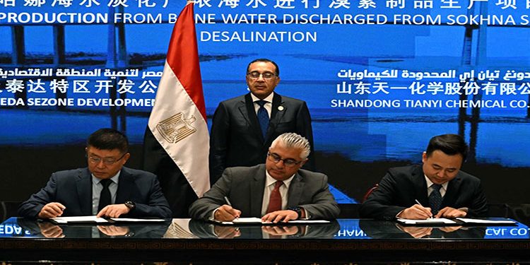 رئيس الوزراء يشهد توقيع عقد إنشاء مجمع صناعي عالمي بالمنطقة الاقتصادية لقناة السويس