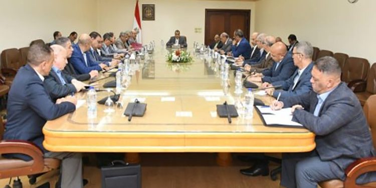 وزير الإنتاج الحربى يترآس إجتماعاً لرؤساء مجالس إدارات الشركات والوحدات التابعة للوزارة