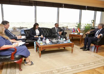 وزير السياحة والآثار وسفير كمبوديا بالقاهرة يبحثان تطوير علاقات التعاون بين البلدين