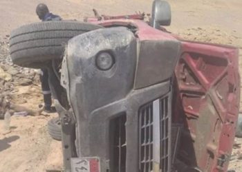 مصرع شخص وإصابة 3 في انقلاب سيارة على طريق أسوان – أبوسمبل