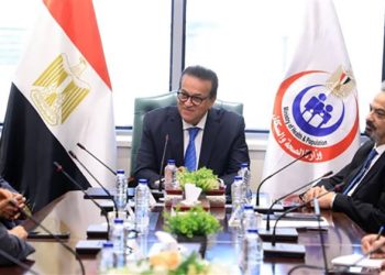 وزير الصحة والسكان يستقبل رئيس اتحاد المستشفيات العربية لمناقشة سبل التعاون