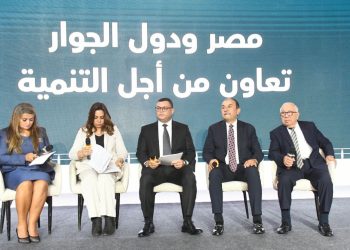 وزير الإسكان يشارك في الجلسة الأولى بالدورة الـ9 لملتقى بناة مصر، تحت عنوان “مصر ودول الجوار.. تعاون من أجل التنمية”