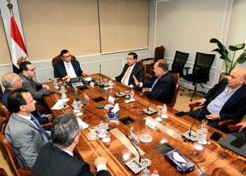 وزير الإسكان يتابع مع مسئولى بنك التعمير والإسكان وشركاته معدلات تسويق بعض مشروعات هيئة المجتمعات العمرانية الجديدة