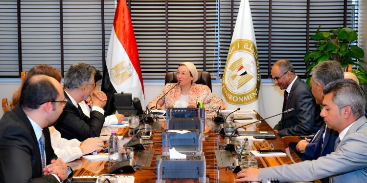 وزيرة البيئة تبحث آليات التعاون الفرنسى فى مشروعات تحويل المخلفات إلى طاقة