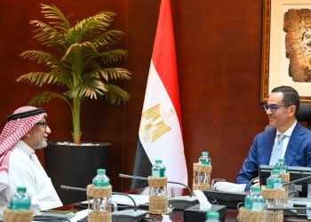 وزير الاستثمار  يلتقي رئيس مجموعة عبد المحسن الحكير القابضة لبحث مشروعات المجموعة بالسوق المصري وتوسعاتها المستقبلية