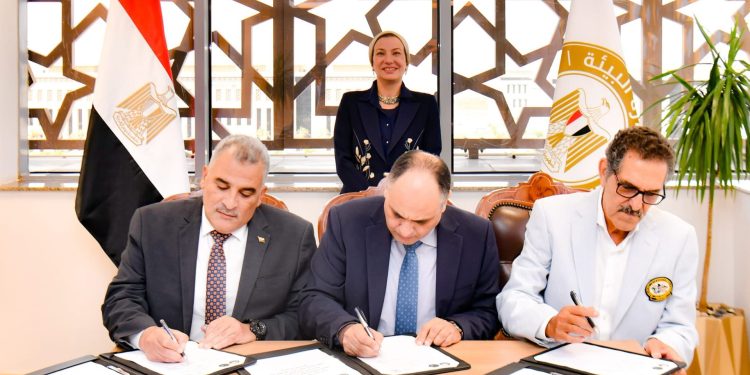 وزيرة البيئة تشهد مراسم توقيع بروتوكول تعاون ثلاثى بين جهاز شئون البيئة وجهاز حمـاية وتنميـة البحيـرات والثروة السمكية