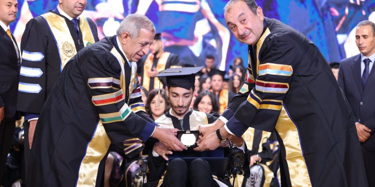 وزير قطاع يشهد حفل تخرج دفعة جديدة من طلاب الأكاديمية العربية للعلوم والتكنولوجيا والنقل البحري