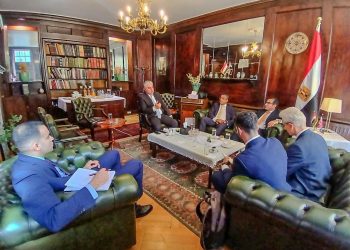 رئيس اقتصادية قناة السويس يلتقي عددًا من ممثلي الشركات البريطانية العاملة بمجال الطاقة ومؤسسات التمويل