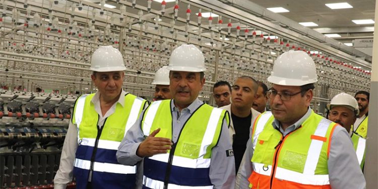 في جولة ميدانية.. وزير قطاع الأعمال العام يتفقد الموقف التنفيذي للمصانع الجديدة بغزل المحلة