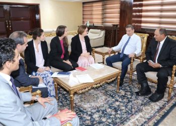 وزير الزراعة يبحث مع المديرة الإقليمية للوكالة الفرنسية للتنمية التعاون في مجال ترشيد المياه