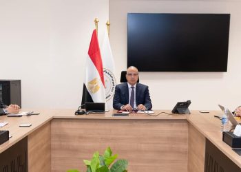 الدكتور سويلم يتابع إجراءات تطوير الشركة القابضة للرى والصرف والشركات التابعة لها