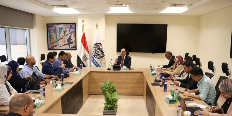 وزير قطاع الأعمال: ضخ  2 مليار جنيه لتشغيل مصانع الأدوية المتوقفة