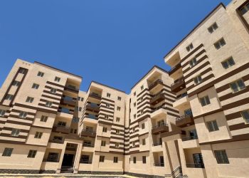 رئيس جهاز مدينة قنا الجديدة يتفقد وحدات ” سكن لكل المصريين ”  ومحطة معالجة الصرف الصحي