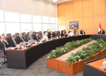 وزير الإسكان يتابع استعداد جميع الجهات والهيئات التابعة للوزارة للتحضير والمشاركة بالمنتدى الحضرى العالمى