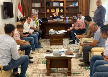 رئيس جهاز القاهرة الجديدة يلتقي بعددٍ من المواطنين حاجزي مشروع ” بيت الوطن ” بالامتداد الشرقي